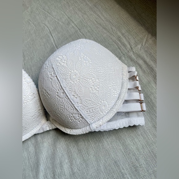 Victoria’s Secret size 34C push up bra - Picture 3 of 5